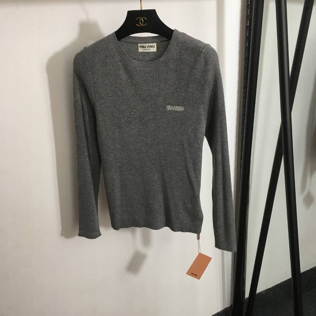 Style No. 6743 Miumi* new minimalist logo slim-fitting wool sweater with long s