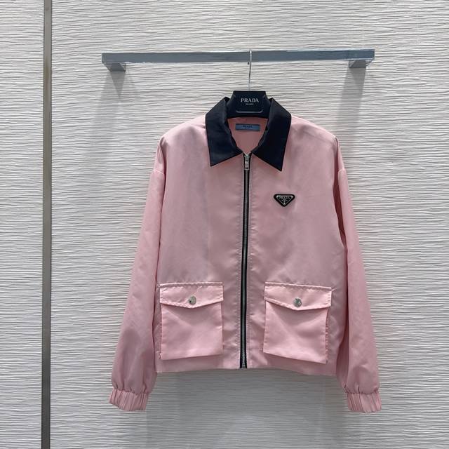 Prad* 2025Fw new coat is another fashionista favorite! Exquisite details, every