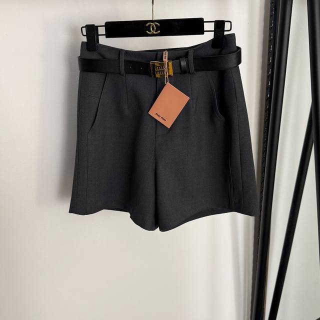 Style No. 20255030 Miumi* new metal logo straight suit shorts with belt, gray,