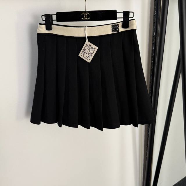 Style No. 20255026 Loew* new waist logo colorblock high waist pleated short ski
