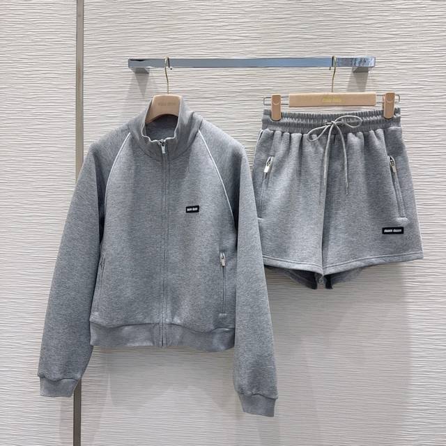 M*Iu M*Iu2025Fw new set with a textured, elegant design perfect for everyday wea