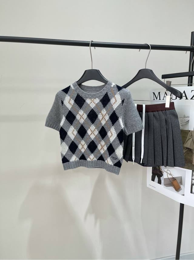 P Grey checkered cashmere knit short-sleeve top. Fabric: Cashmere. Color: Grey c