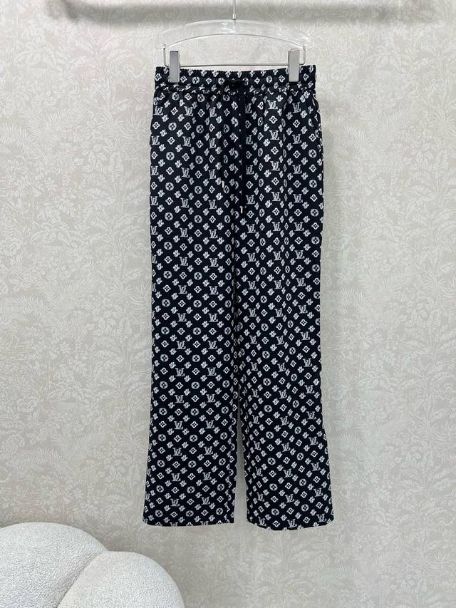 Louis Vuitt*N*25 new monogram print wide-leg trousers. The straight-leg design e
