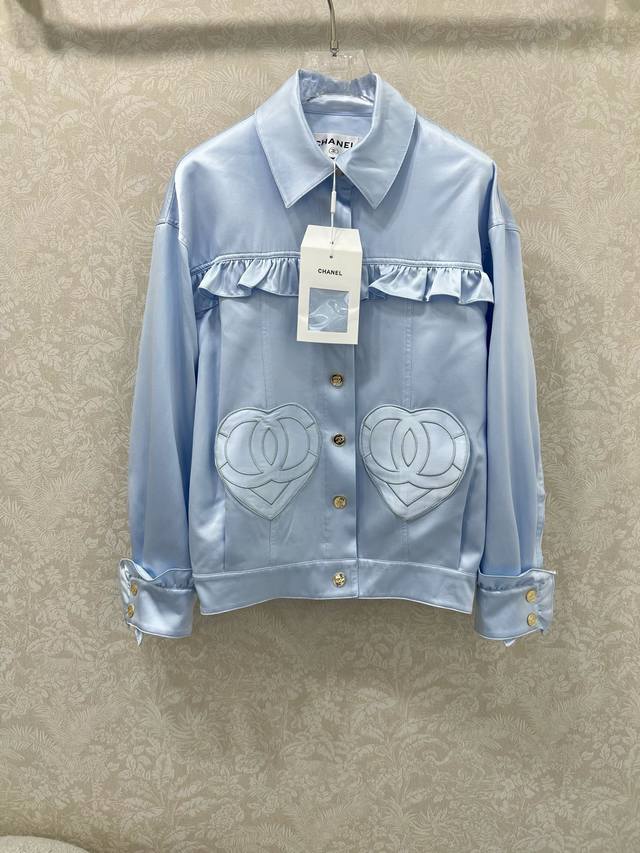 Chan*L 25 new style heart double C lace silk shirt. Pay attention to the details
