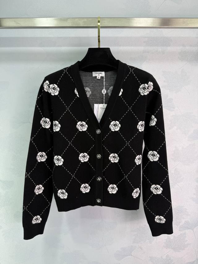 Ch* 2025 Early Fall New Camellia V-Neck Long-Sleeved Cardigan! Custom-made impor