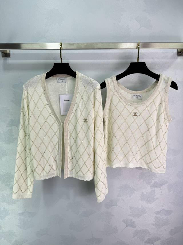 Ch*25 New Early Fall Diamond-Quarter Knit Set: A white cardigan and vest. The ca