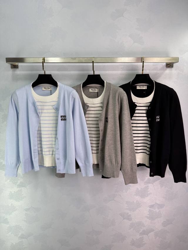 Miu*25's new early fall classic striped knitted two-piece cardigan, paired with