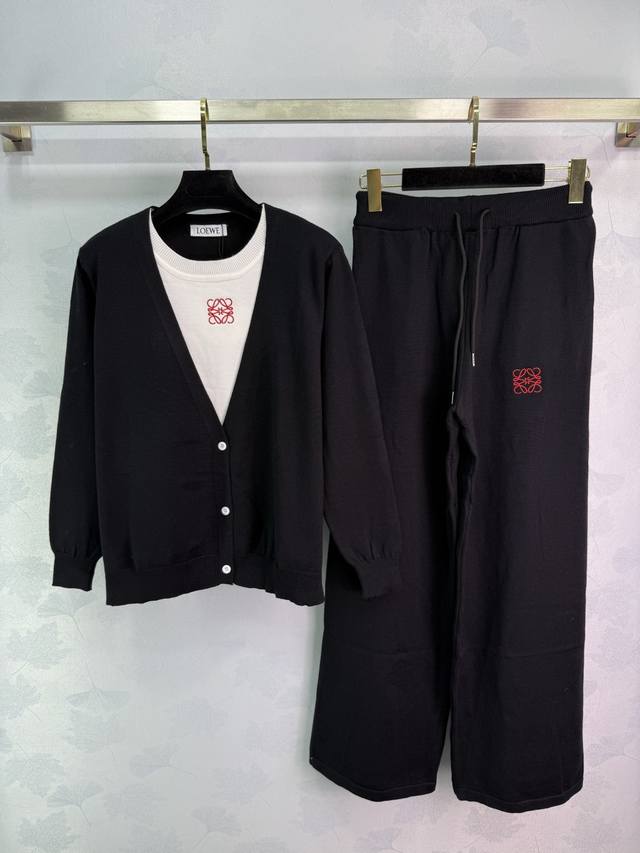 Loe*25 's new early fall two-piece cardigan and wide-leg pants set features clas