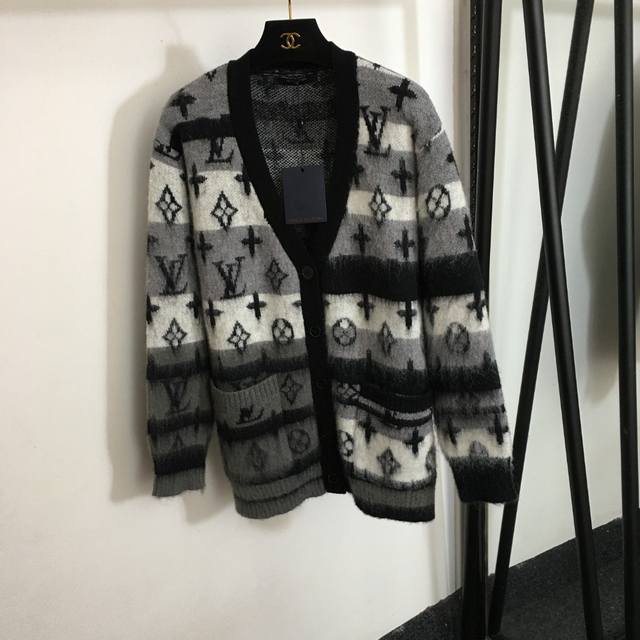 Style No. 7973 Lv* New monogram logo V-neck long-sleeved wool and mohair knitte