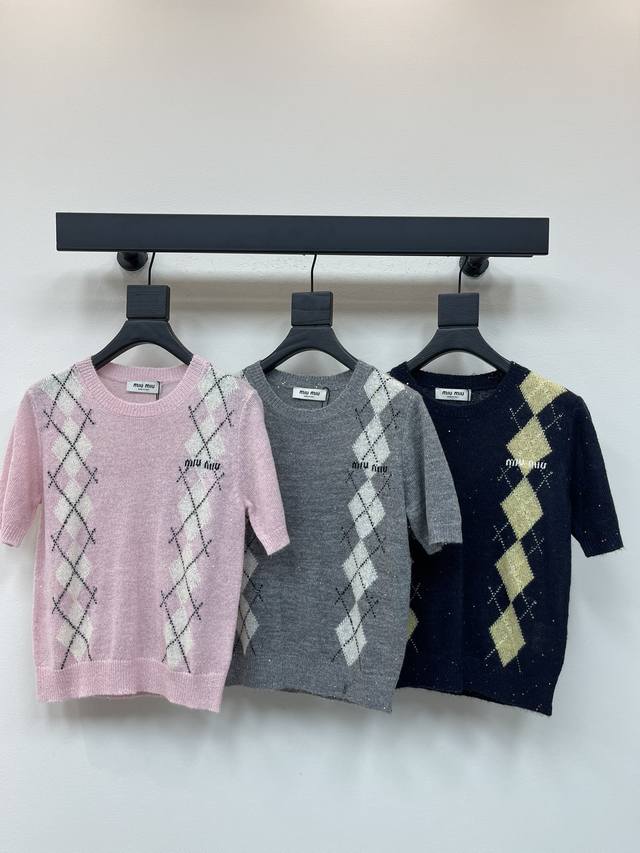 Miumi*25's new diamond-patterned knit short-sleeve top for early fall! Woven fro
