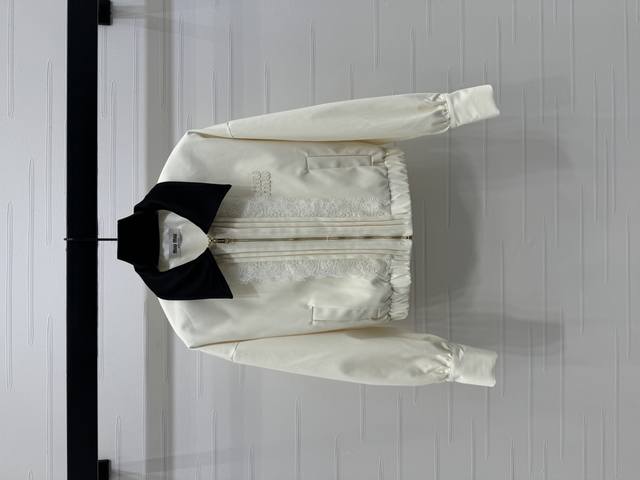 New, original, high-quality, Miumi* 2025 Early Fall collection! Contrast-collar