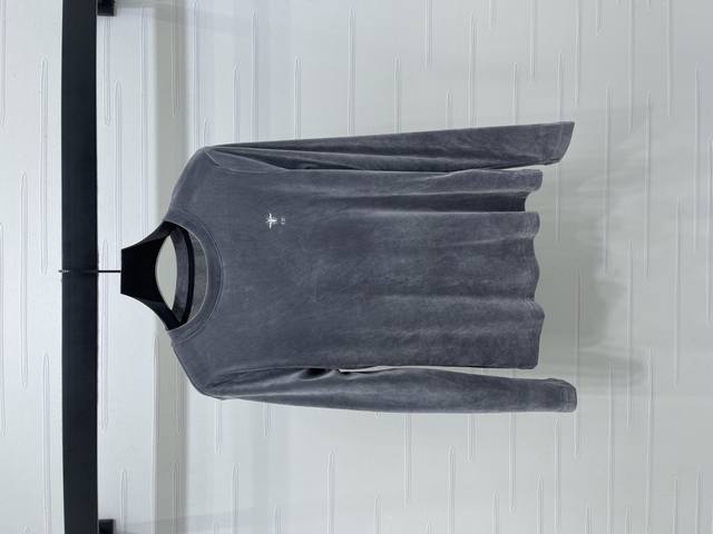 New, original, high-quality Dio* 2025 Early Fall Collection! Slim-fit crew neck