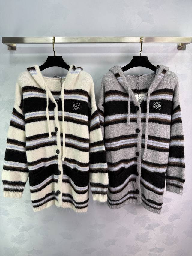 Loe*25 's new autumn/winter striped hooded knitted jacket. Made of blended wool,
