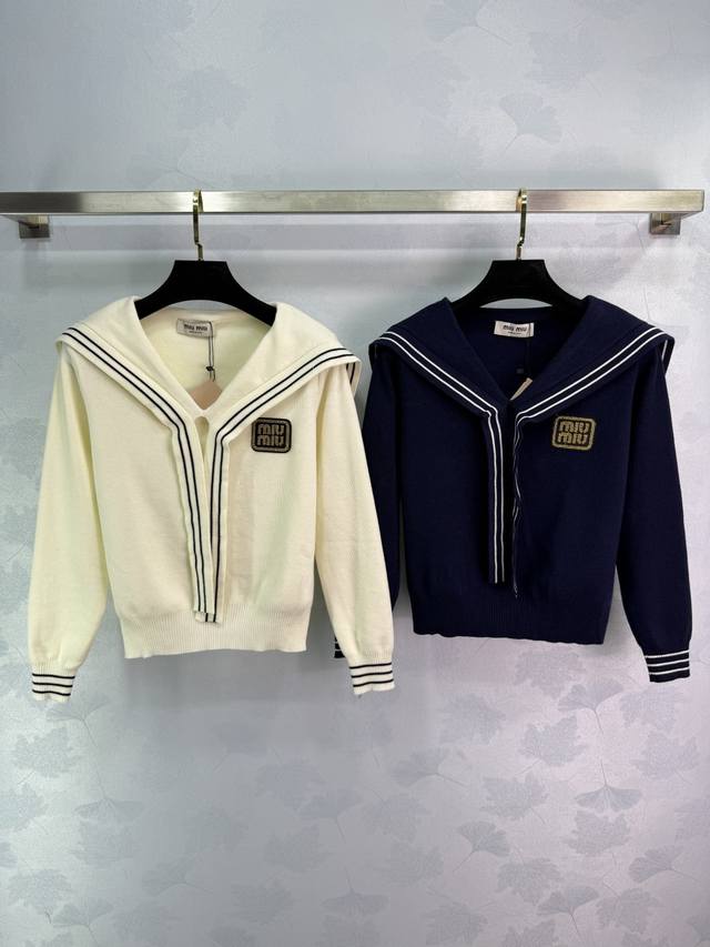 Miu*25 Early Autumn new navy collar sweater. The classic striped neckline design