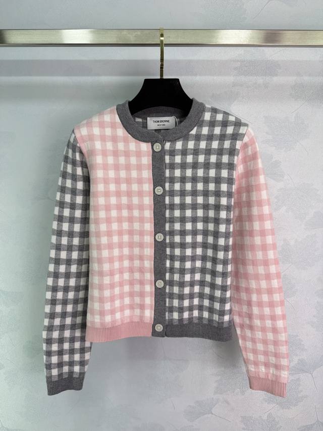 Tb*25 New early fall contrast plaid knit cardigan. This contrast plaid cardigan