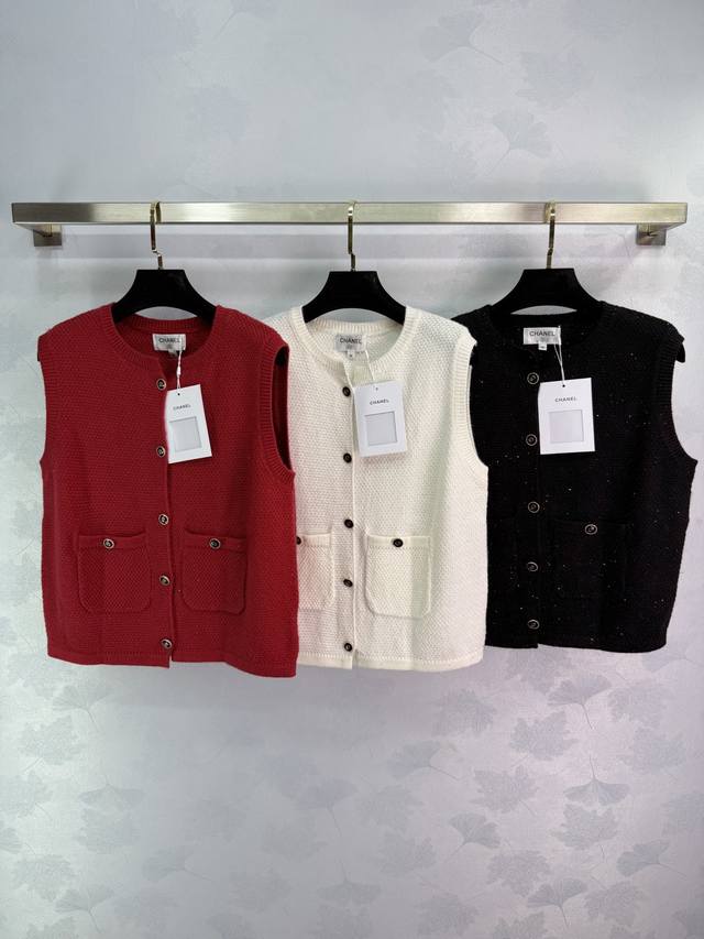 Ch*New double-pocket knitted vest for early fall 2025! Custom-woven cashmere yar