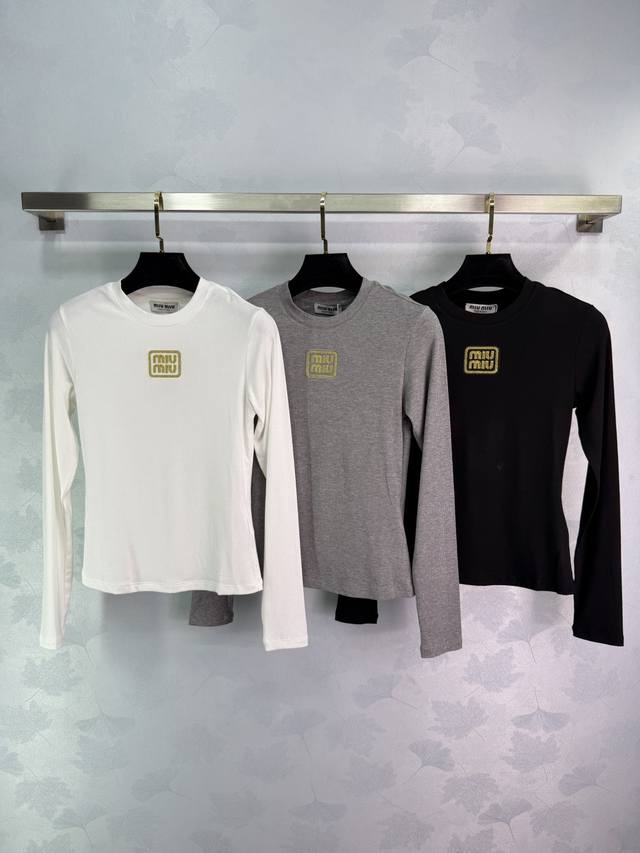 Miu*2025 Early Fall new casual long-sleeved T-shirt. Imported fabric is soft, de