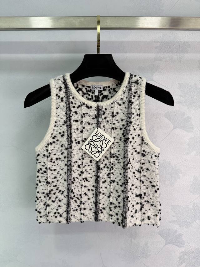 Loe*25 New Early Fall Black and White Spotted Knit Vest. Beautiful leopard print