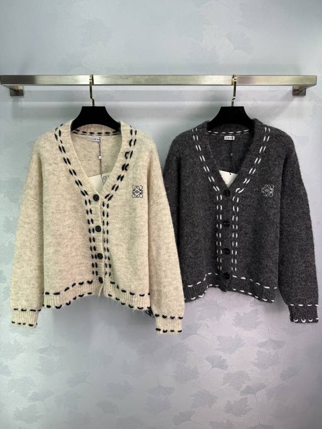 Loe*'s new 2025 early fall embroidered totem V-neck knitted cardigan! Custom-mad