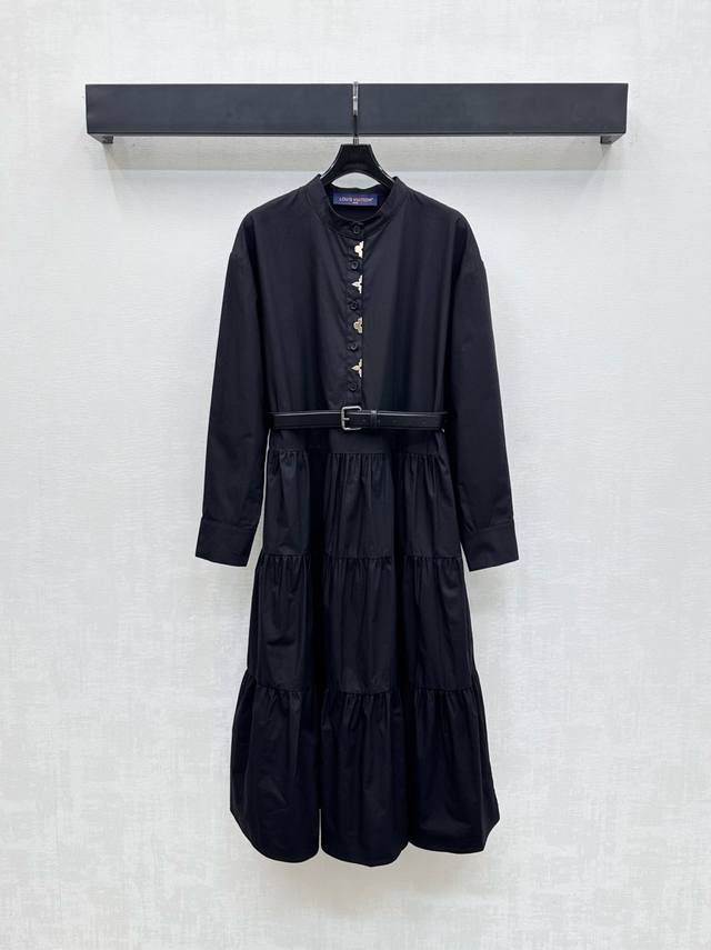 Louis Vuitto*2025 New Arrivals. A custom-made, stand-up collar, belted dress mad