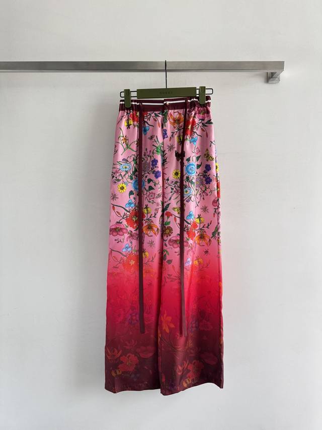Gucc * 25 New early fall romantic vacation print silk straight pants! 100% silk