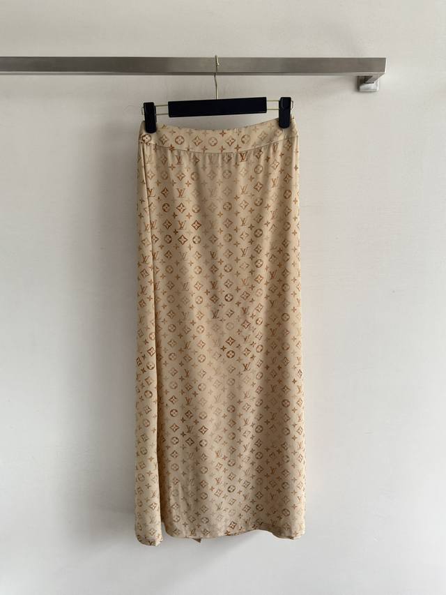 Louisvuttn* 25 New early autumn jacquard skirt, silky smooth and supple, all-ove