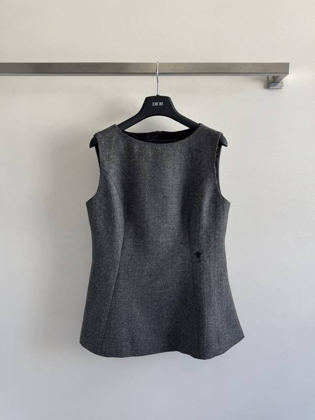 Dio*25Fw New high-grade gray series sleeveless top. The sleeveless and slim-fitt