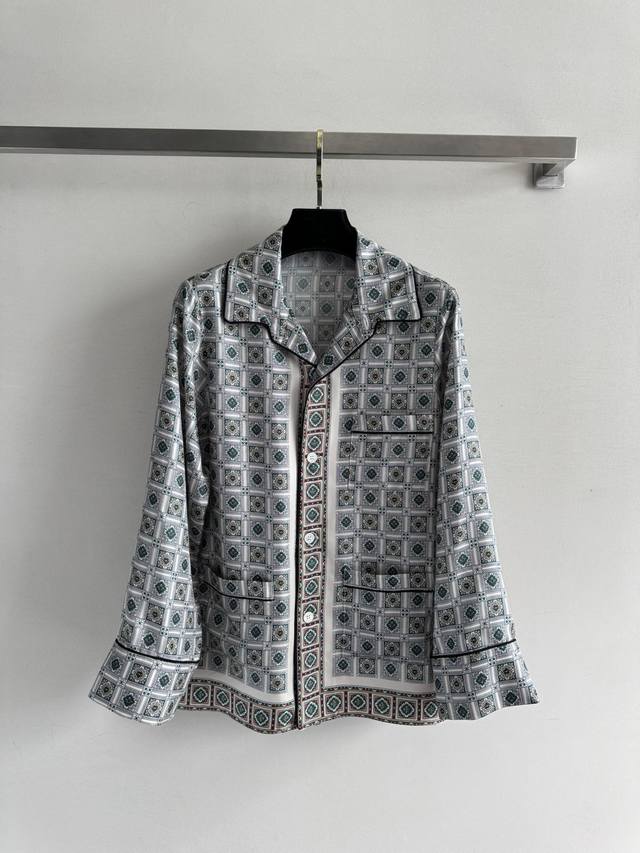 Loro Pian* 25Fw's new collection features a printed silk long-sleeved shirt. The