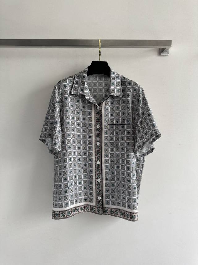 Loro Pian* 25Fw's new collection features a printed silk short-sleeved shirt. Th