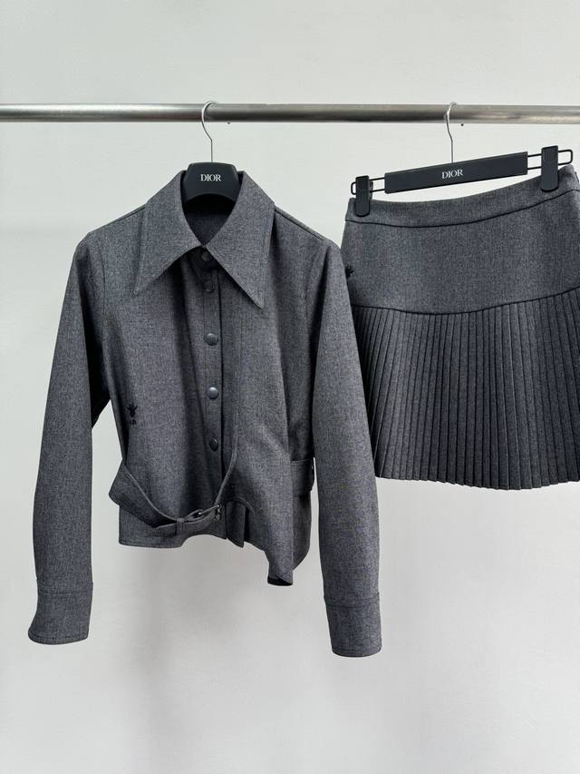 Dio* The new high-end temperament suit has a large lapel, a short waisted jacket