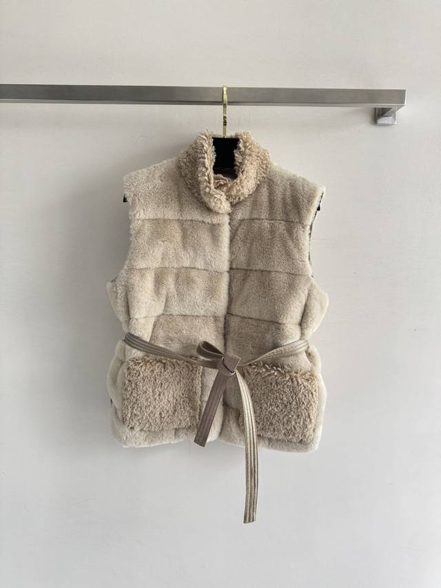 Moncl* Moncl 25 autumn and winter series fur down vest, the down vest is made of