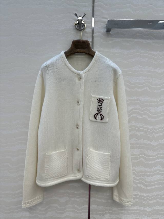 Exclusively debuting high-end, original quality, this stylish, sophisticated ca