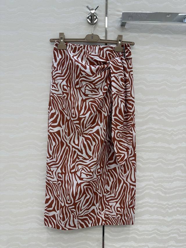 Exclusive first-run original quality, BC old money style outfit! A must-have ho