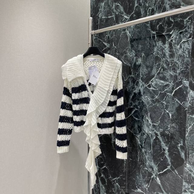 Djia 25 Early Fall new striped V-neck long-sleeved cardigan. The mesh weave crea
