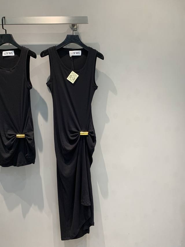 Originally developed from Loew's 2025 Early Fall collection, this stylish, retr