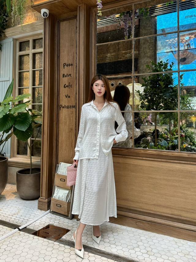 New 2025 Fend* 2025 Early Fall new jacquard shirt and skirt set, the fabric is