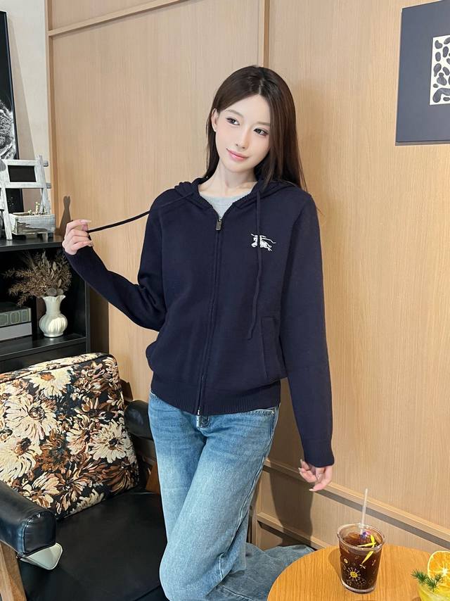 New arrival: 2025Bu* Early Fall new hooded knitted cardigan, featuring classic