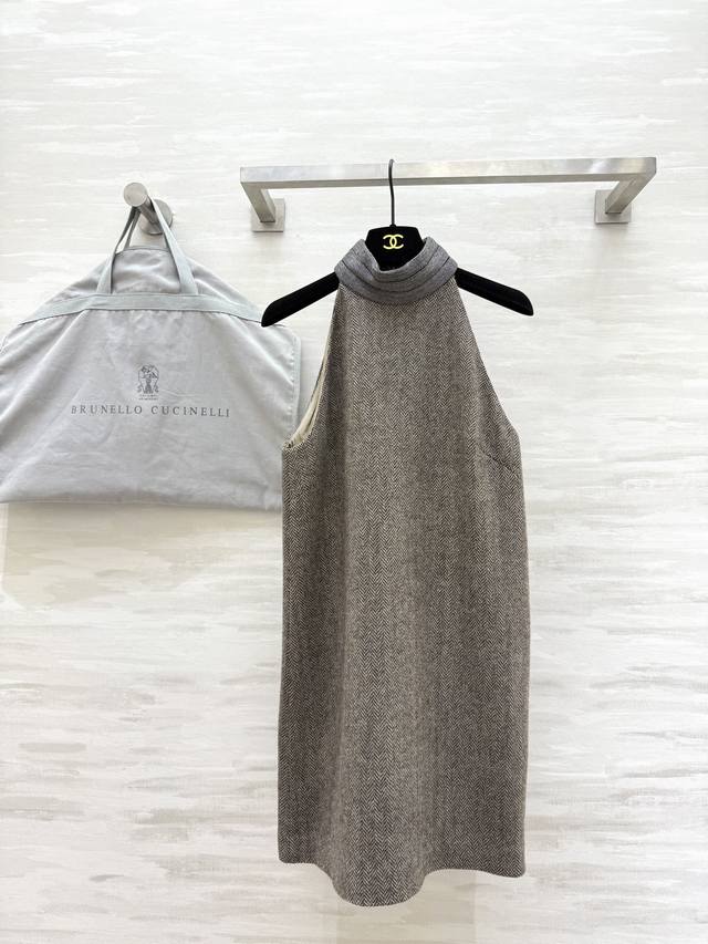 Bc2's new autumn and winter herringbone pattern sleeveless dress has a minimalis