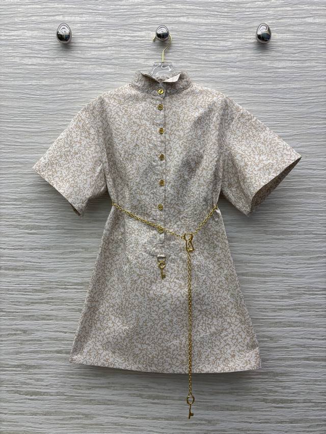 Four sizes: Smlxl Sch 25. New style, stand-up collar dress with shaped buttons.