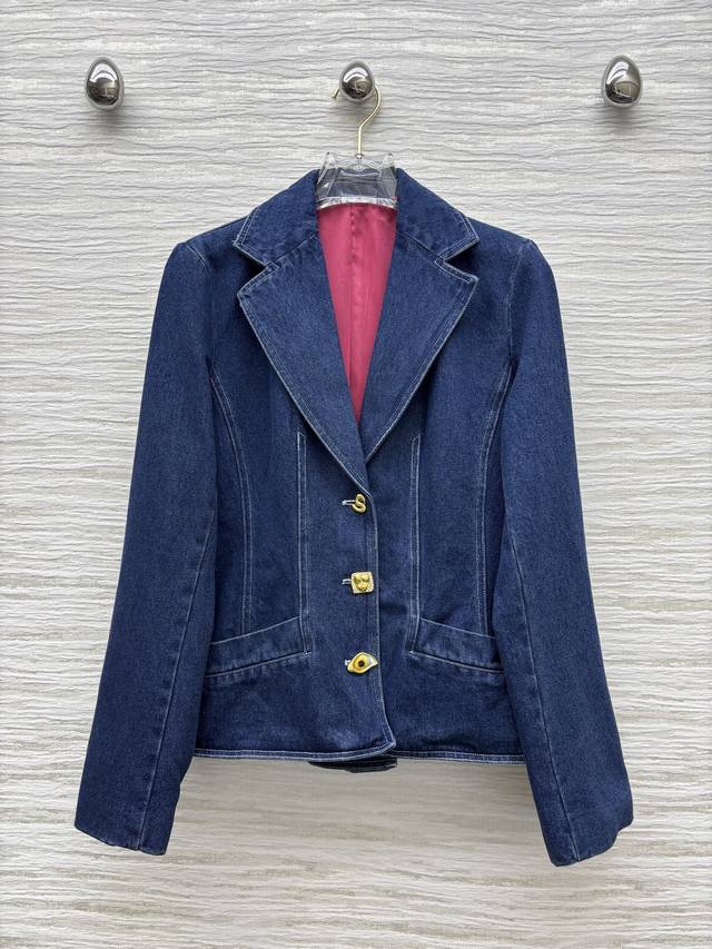 Sch's 25 new style denim suit jacket with special-shaped buttons and lapels. Eac