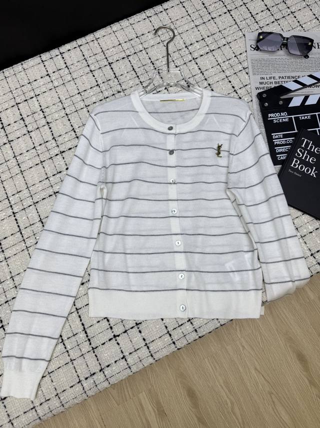 A must-have, practical, minimalist old money Saint Laurent*25Ss classic Ysl broo