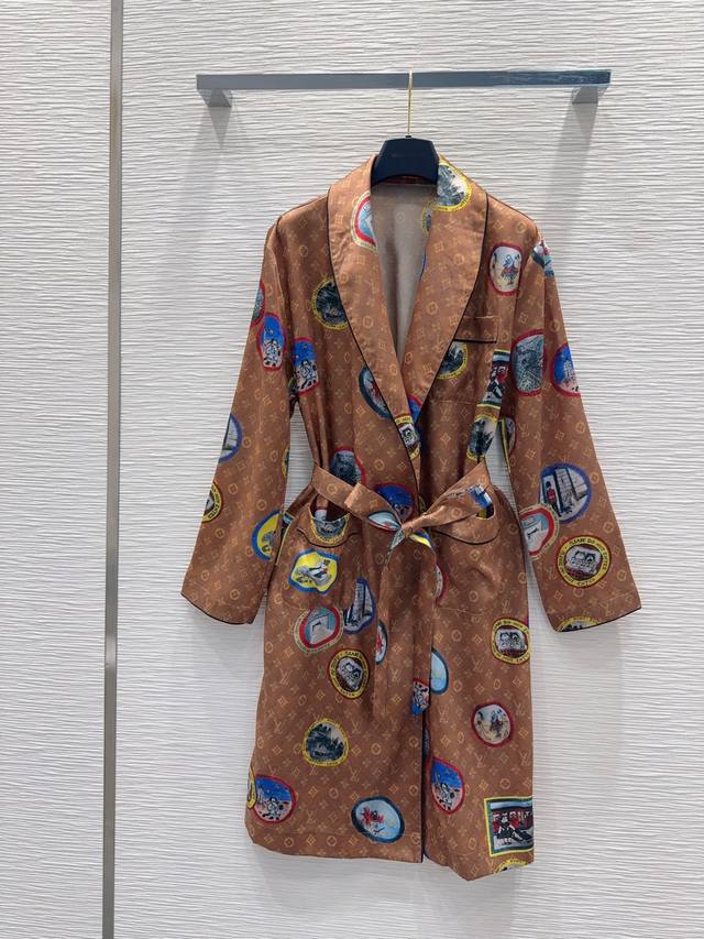 Louis Vuitto*2025Fw new nightgown with a touch of floral print, aristocratic ret