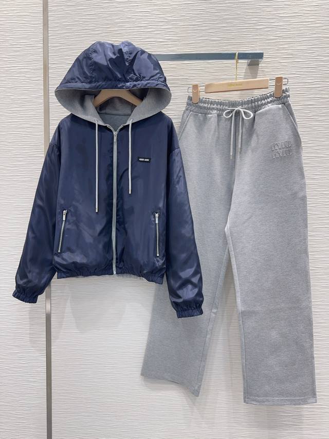 Miu Mi*'s new 2025Fw new jacket is reversible and flattering, enhancing your loo