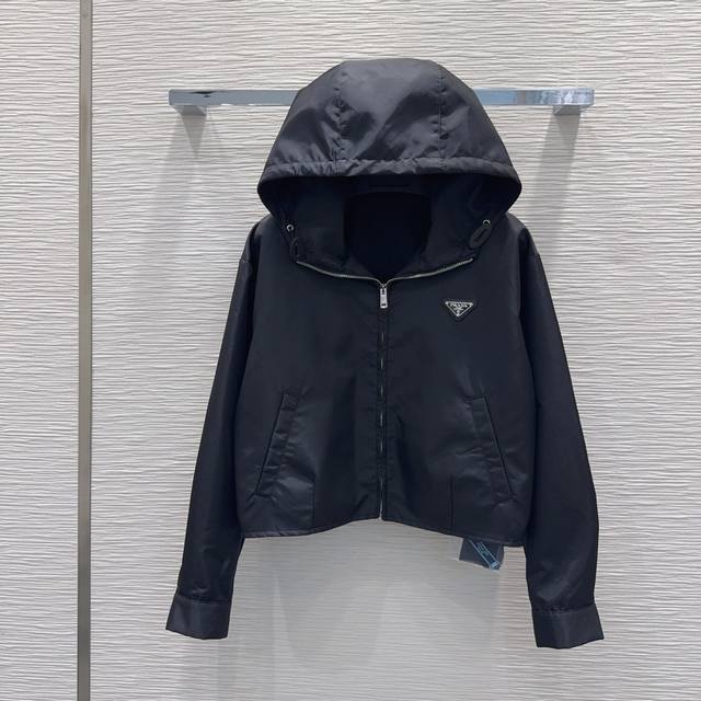Prad*2025Fw's new coat is another fashionista's favorite! Exquisitely detailed,