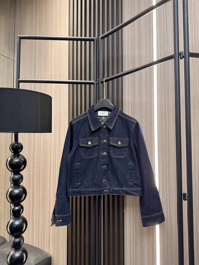 Isabel's 2025 Fall/Winter new collection features a printed lining with a lapel