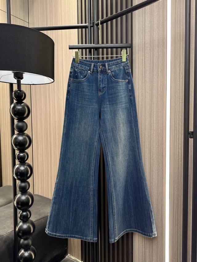 Margiela's new 2025 autumn and winter Margiela flared pants have a playful desig