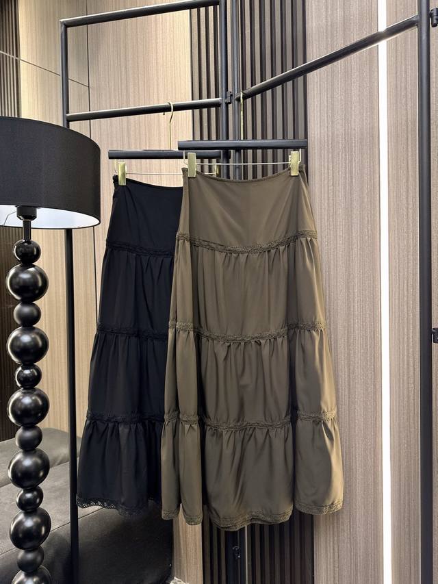 Isabel's new 2025 Fall/Winter collection features a romantic lace meets sweet ca