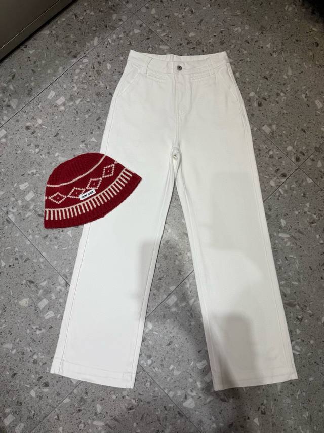 Details shot Loew*'s latest straight-leg white pants Customized hardware logo wi