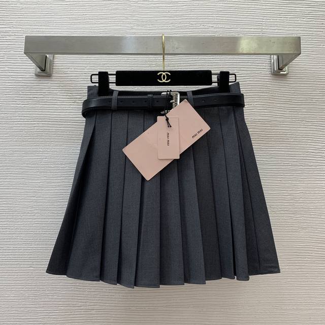 Miumi*Miumi's new high-end custom fabric pleated skirt with a logo belt, stylish