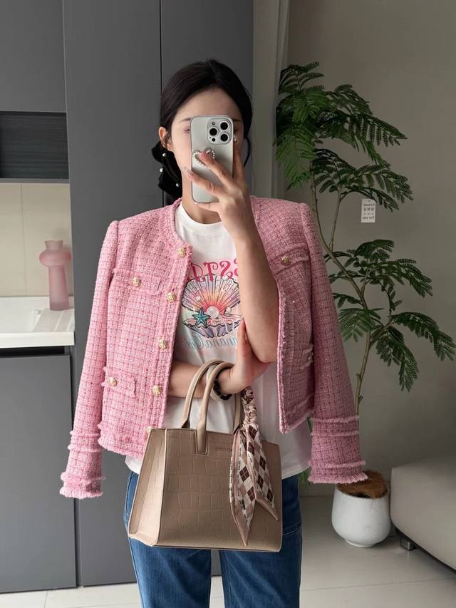 Chane*'s new high-end custom-made jacket features a metal chain stitched inside